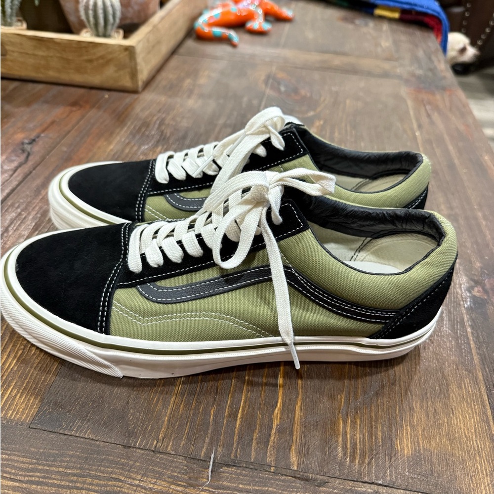 Vans Men's or Woman's Black and Green Sneakers